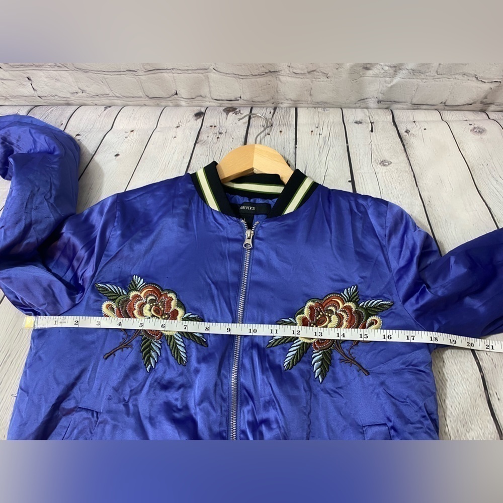 Forever 21 Bomber Jacket Embroidered “New York is always a good idea” size Small - Picture 13 of 13